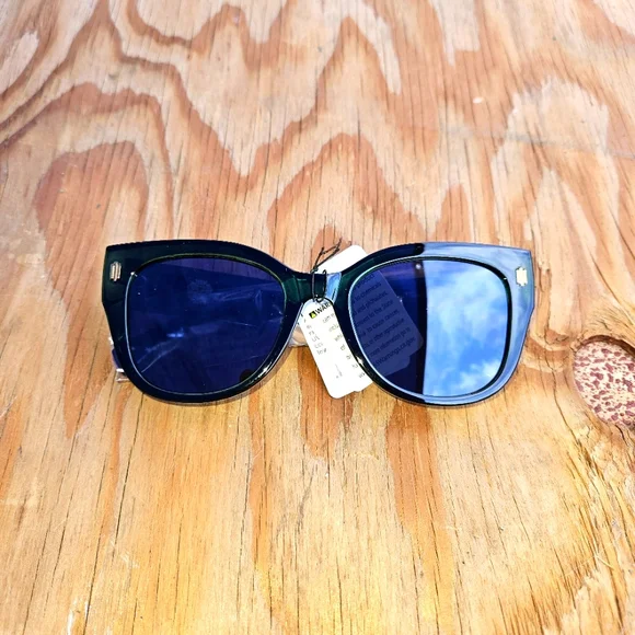 Kleo Stylish Black Sunglasses - Picture 3 of 16